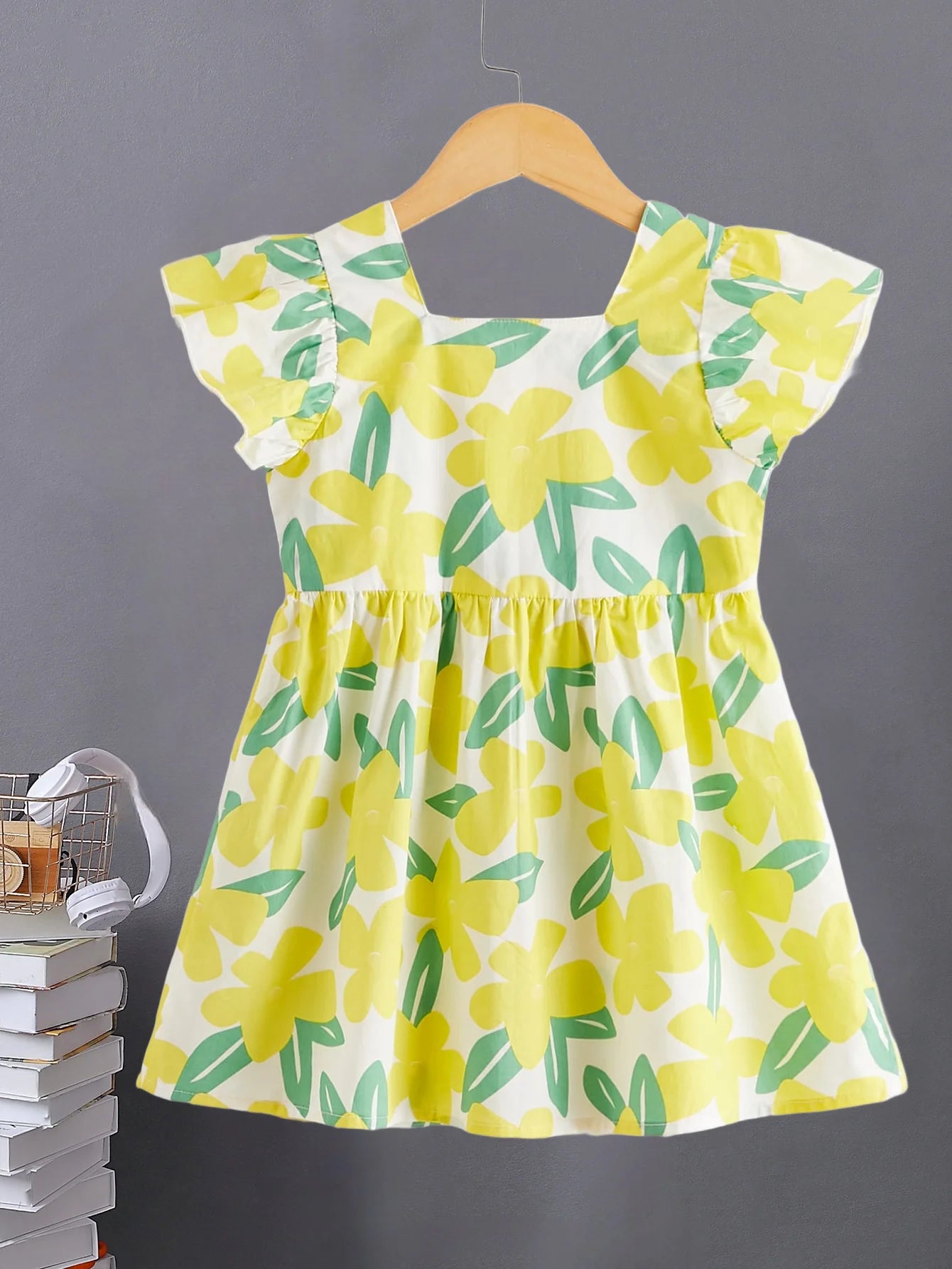 Vibrant Lemon Yellow Girl Short Sleeve Dress - Fresh Floral Pattern with Comfortable Cut