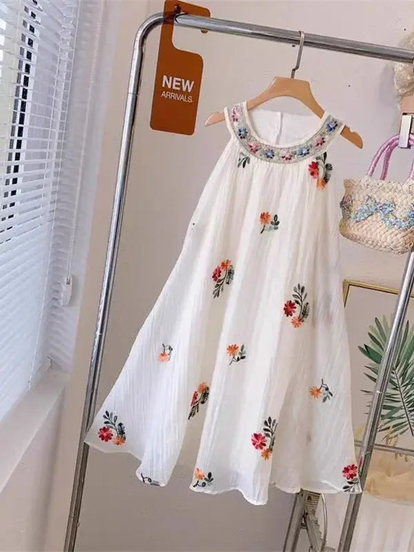 Summer New Arrival: Bohemian-Style Halter Neck Embroidered Dress Floral Embroidered Mesh Layered Sleeveless Dress for Girls Cute