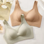 High-quality Soft Support Women's Underwear Is Supported By A Small Breast, Showing A Large, Traceless and Beautiful Back Bra