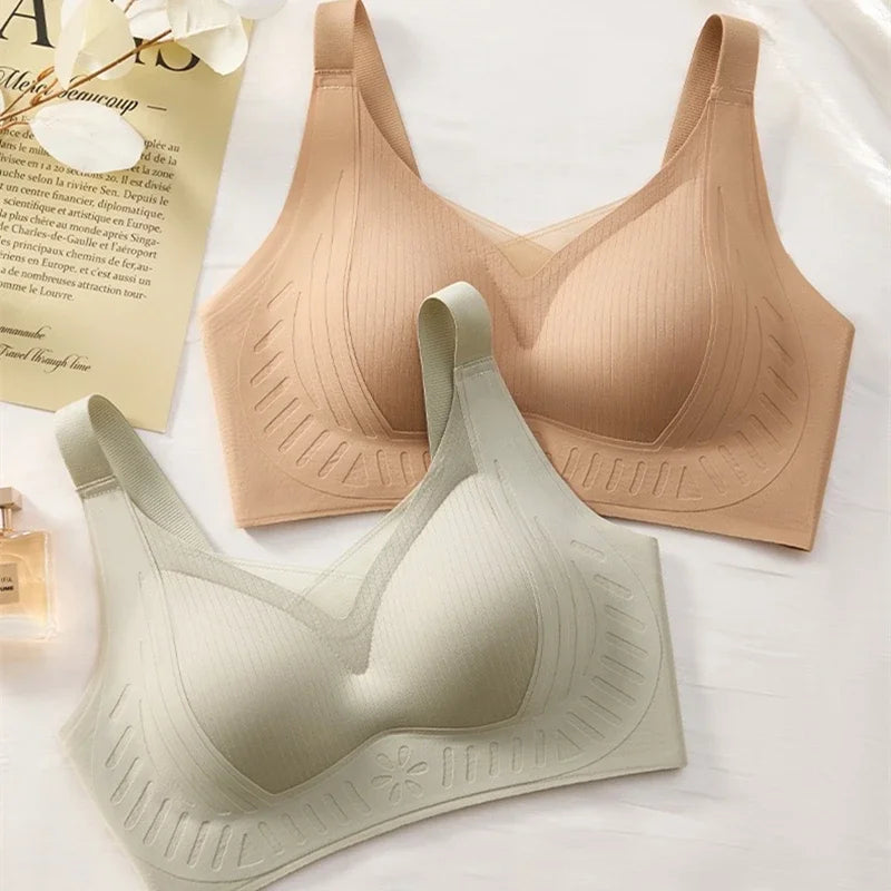 High-quality Soft Support Women's Underwear Is Supported By A Small Breast, Showing A Large, Traceless and Beautiful Back Bra