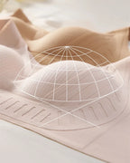 High-quality Soft Support Women's Underwear Is Supported By A Small Breast, Showing A Large, Traceless and Beautiful Back Bra