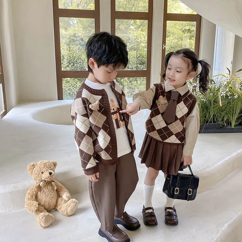 Fashion Children Boy Girls Matching Clothes Plaid Knitting Sweater Tops Pleated Skirt Pant Bear Outwear Spring Fall Clothing Set