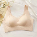 High-quality Soft Support Women's Underwear Is Supported By A Small Breast, Showing A Large, Traceless and Beautiful Back Bra